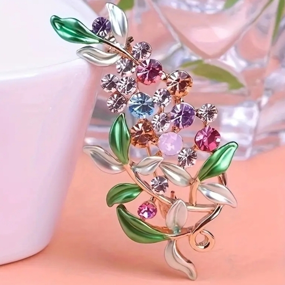 Jewelry - NEW!  Multicolor Flower brooch